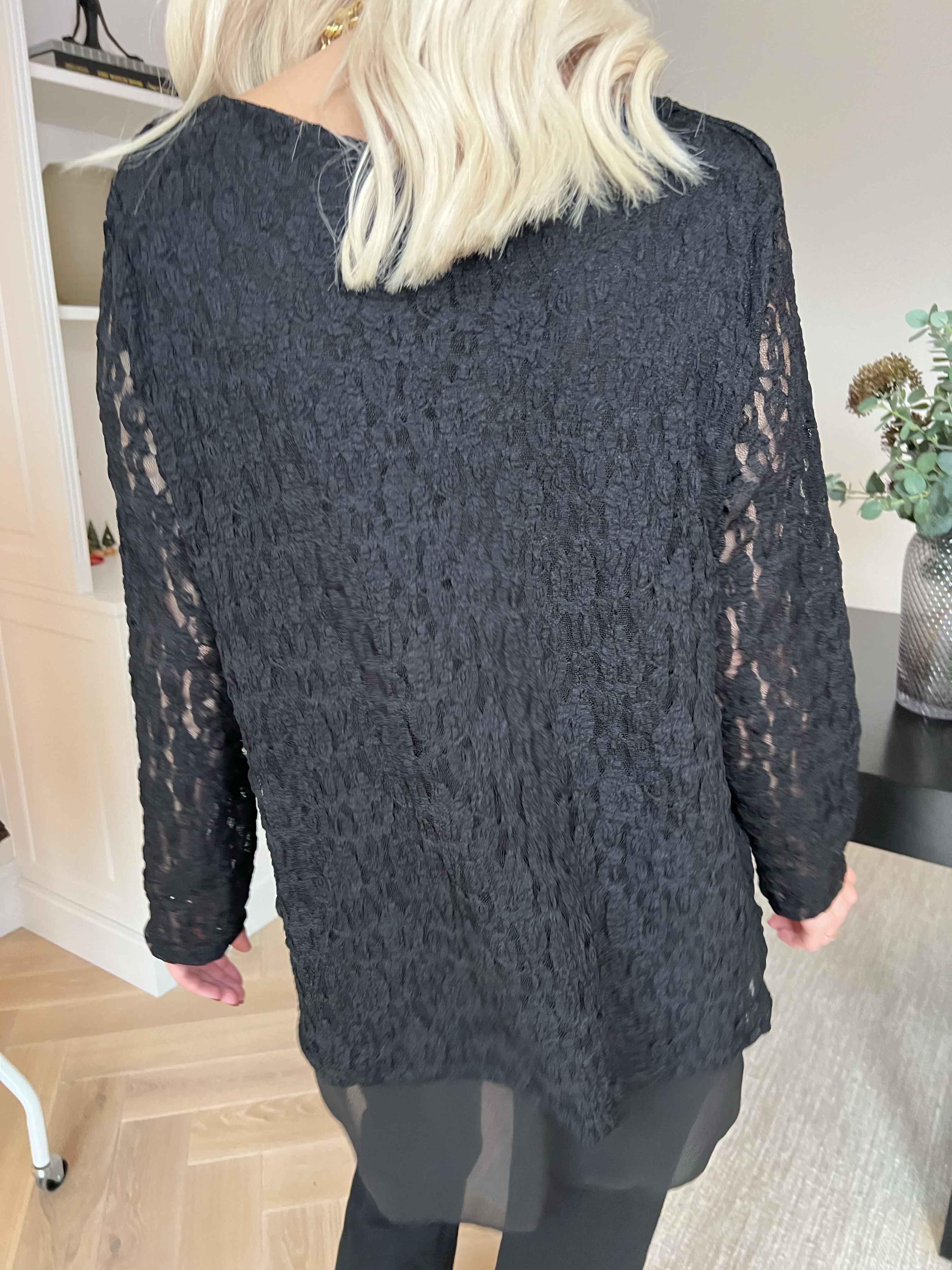 Candidas - Sød blondetunika med chiffonlag